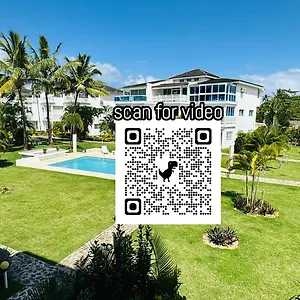La Fenice Beachfront With King Beds Apartamento